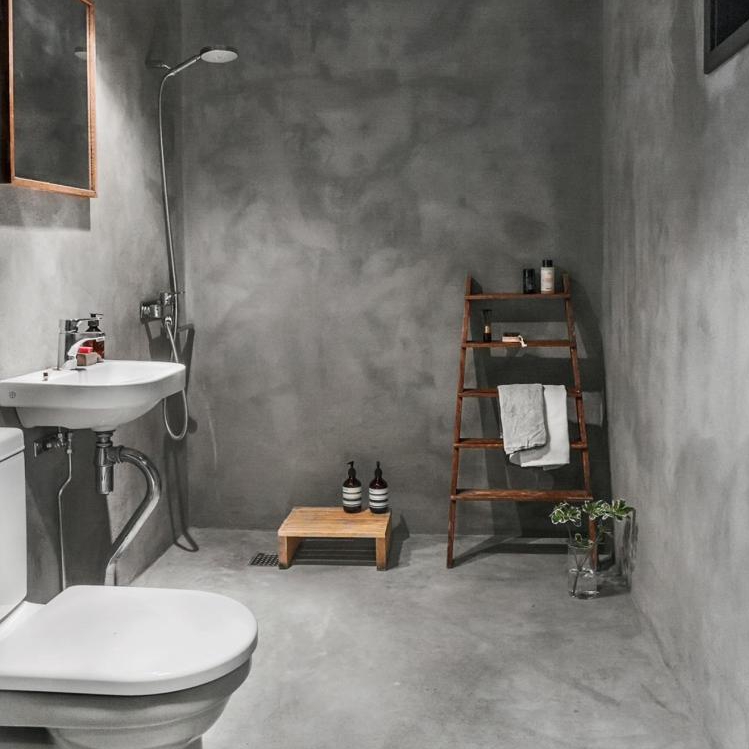 This all concrete bathroom，seems easy to maintenance. Good choice for people who hate doing cleaning